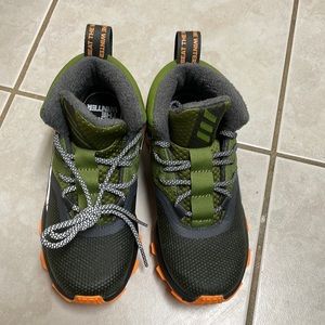 New Adidas winter running boots boy